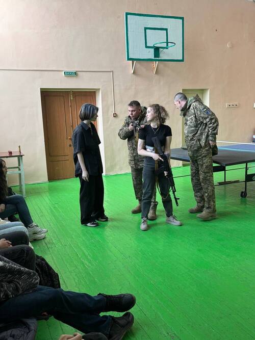 photo 5377786228893678871 y
